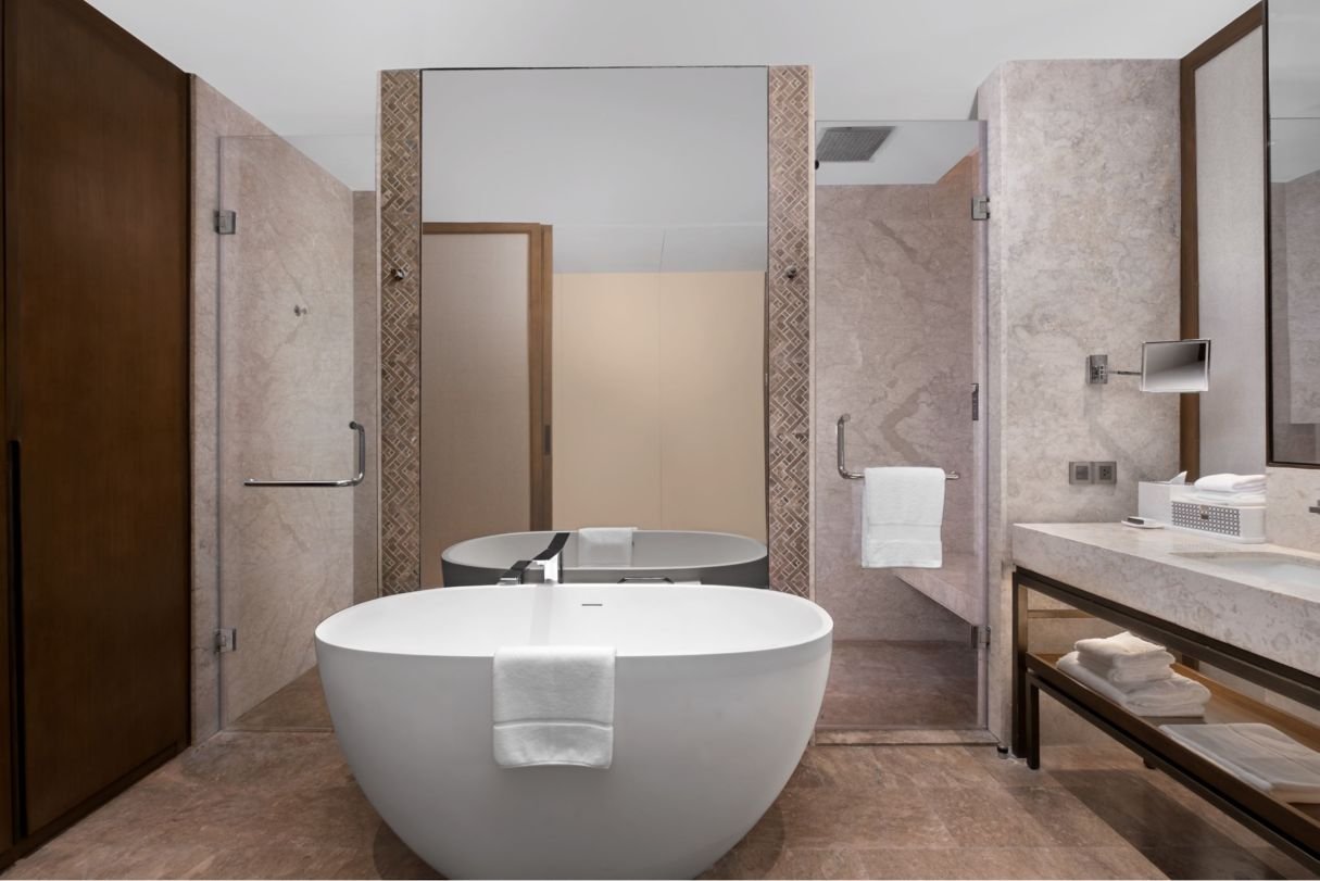 si-cebsi-queen-guest-room-bathroom-31465_Classic-Hor